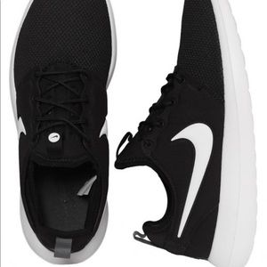 Nike Roshe shoes (womens 11 mens 9)
